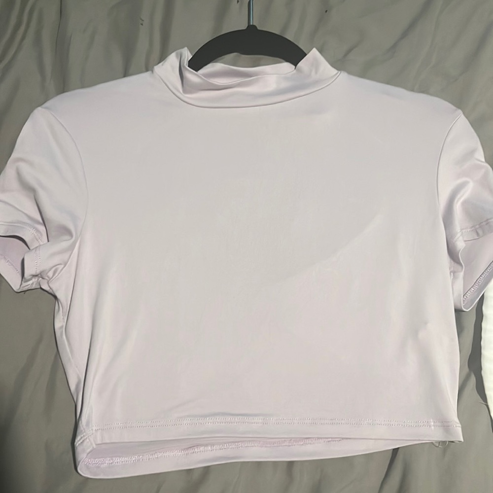 Only wore it once, has no stains and fits perfectly